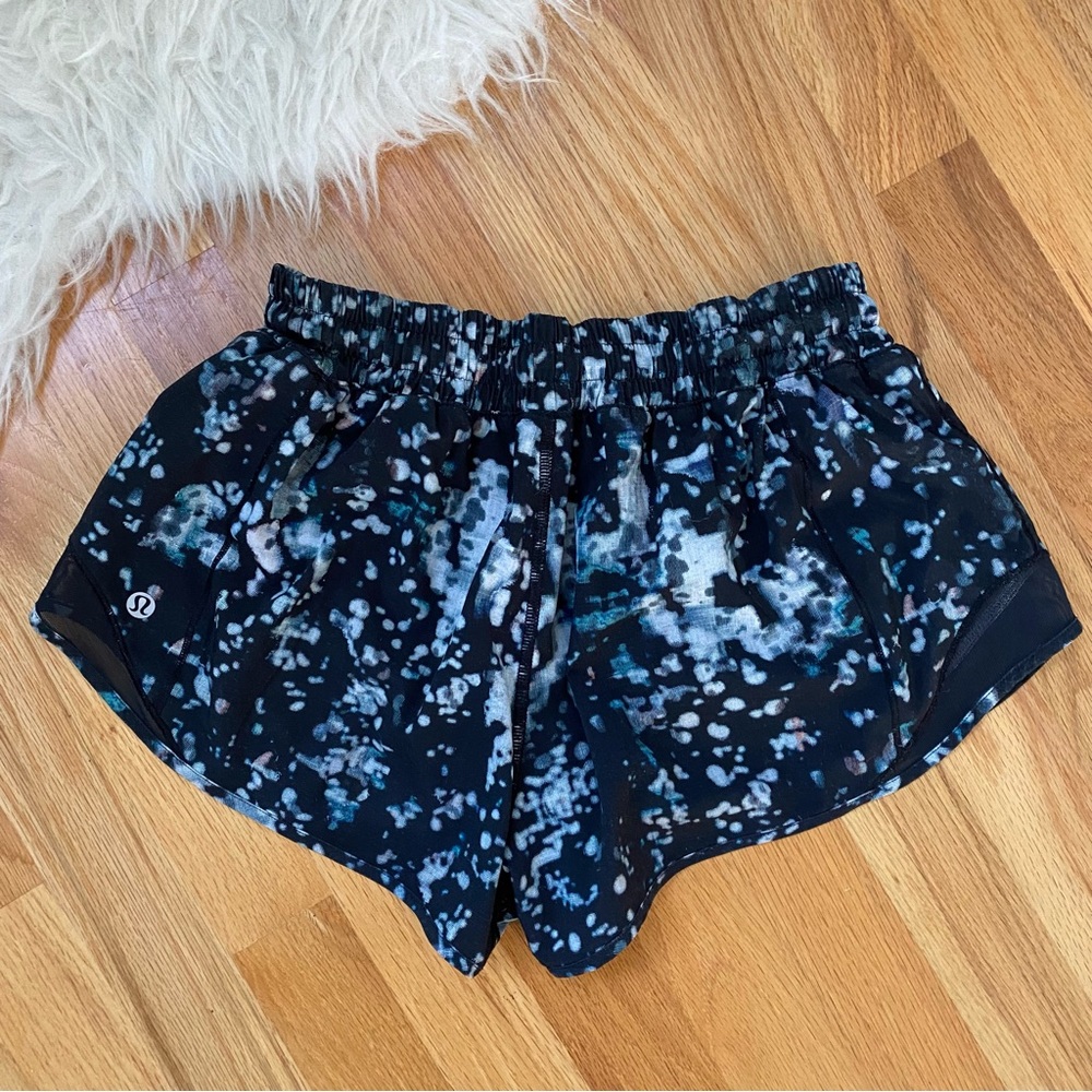 Lululemon Hotty Hot Short II Black Pixel Haze Multi EUC - Picture 5 of 13